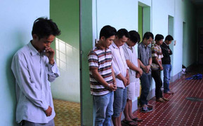 Công an liên tiếp triệt phá sòng bạc, trường gà kiếm ăn giáp Tết