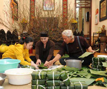 Những người thân đang mong bạn về, thật đấy!