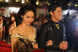 Minh Hằng diện váy hoàng tộc cạnh tranh Phạm Băng Băng