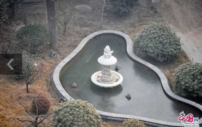 'Soi' dinh thự xa hoa giấu vàng, rượu của tướng Trung Quốc