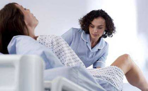 Qua đường dây nóng: Bác sỹ khoa sản bị tố nhận tiền bồi dưỡng