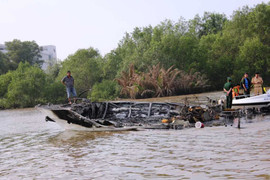 Tàu cánh ngầm bốc cháy trên sông: Hành khách kể phút thoát hiểm