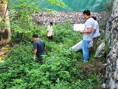 Một cán bộ huyện chết trước sân nhà