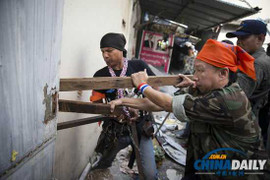 Ảnh: Biểu tình biến thành bạo lực rung chuyển Bangkok