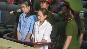 Bảo mẫu hành hạ trẻ em nhận 3 năm tù: Nặng hay nhẹ?