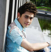 Lâm Chi Khanh hé lộ thân thế tình cũ là trung vệ tuyển Việt Nam