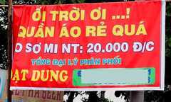Hà Nội ngập 'Ối trời ôi' hàng giảm giá