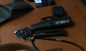 Hà Nội: Mang súng đi dạo phố, bị 141 tóm gọn