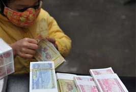 Đổi tiền mới, tiền lẻ 'khó như lên giời'