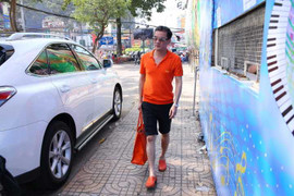 Mr Đàm chói lọi đi tập nhạc