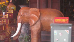 Một cán bộ trộm tiền công đức ở đền Hoàng Mười