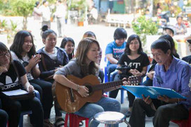 Mỹ Tâm giản dị dẫn fan đi thăm ‘tiền bối’ ngày giáp Tết