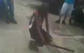 Biểu diễn cực lạ với gậy và que