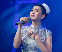 Lâm Chi Khanh công bố mối quan hệ với Ưng Hoàng Phúc, Công Vinh