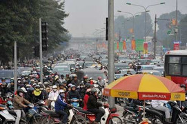 Hàng vạn người đổ về quê ăn Tết, Hà Nội ùn tắc triền miên