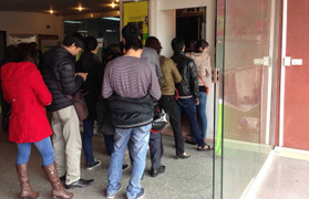 Chen chúc rút tiền ở ATM