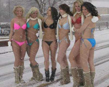 Thiếu nữ diện bikini ướp đá lạnh suốt 48 tiếng