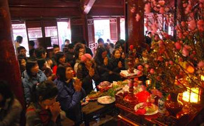 Tết đến, sếp to lo hết chỗ... cất quà