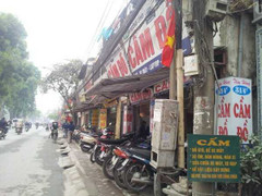 Sát tết cuống cuồng cầm đồ trả nợ