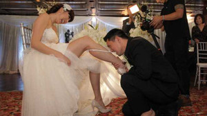 Ngọc Quyên và chú rể Việt kiều quậy hết cỡ trong lễ cưới