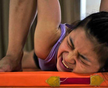 'Khóc thét' xem thiếu nữ Trung Quốc luyện múa cột