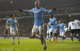 Vùi dập Tottenham, Man City soán ngôi đầu của Arsenal