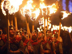 Những tục lệ đón Giao thừa kỳ quặc nhất thế giới