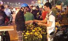 Chợ hoa Đà Nẵng: Bán tháo đêm 30 Tết