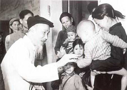 Bác Hồ làm gì trong ngày Tết Độc lập đầu tiên?