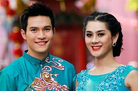 Lâm Chi Khanh diện áo dài màu mè với 'trai lạ'