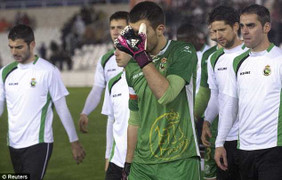 Cầu thủ Việt Nam còn quá 'may mắn'