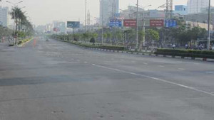 Phố phường Sài thành tĩnh lặng sáng đầu năm