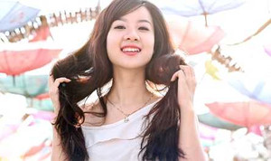 Hoa khôi nữ sinh Việt Nam rạng rỡ chào năm mới