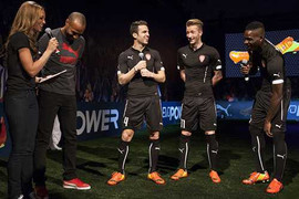 Đầu xuân, Balotelli làm Reus, Fabregas phục sát đất