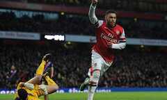 Chamberlain lập cú đúp, Arsenal thổi lửa đại chiến Man City-Chelsea