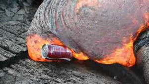 Xem dung nham phá huỷ 'vật thể lạ'