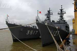 Chiêm ngưỡng chiến hạm Nhật cập cảng Tiên Sa