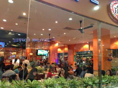 Mùng 5 Tết, nhiều cửa hàng khai trương sớm