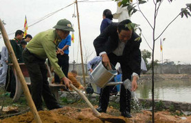 Hà Tĩnh: Bí thư Tỉnh ủy trồng cây, thả cá đầu xuân Giáp Ngọ