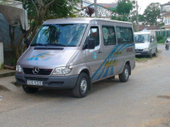 Sôi động dịch vụ thuê xe đi lễ đầu năm