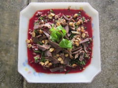 Tết ăn tiết canh: Người chết, người cắt chân