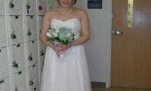 Cô dâu xinh đẹp và đám cưới đẫm lệ ở viện