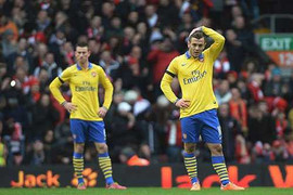 Arsenal quá đen: Liverpool mở tỷ số trong thế việt vị