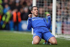 Hazard lập hat-trick, Chelsea lần đầu 'lên đỉnh'