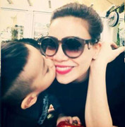 Khoảnh khắc 'gây bão' của Hà Hồ - Cường Đô la bên con trai