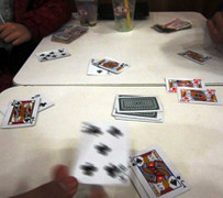 Mâu thuẫn trên chiếu bạc, một người bị đánh chết