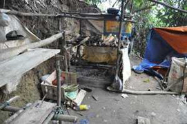 Truy quét 'vàng tặc', 2 cán bộ thương nặng