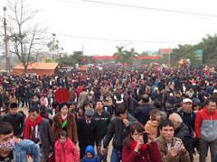 Hàng vạn du khách trẩy hội Lim trong rét đậm