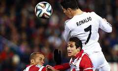 Suýt gãy cổ vì bị Ronaldo xô ngã