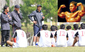 Bầu Đức mời Phạm Văn Mách về dạy U19 VN luyện cơ bắp